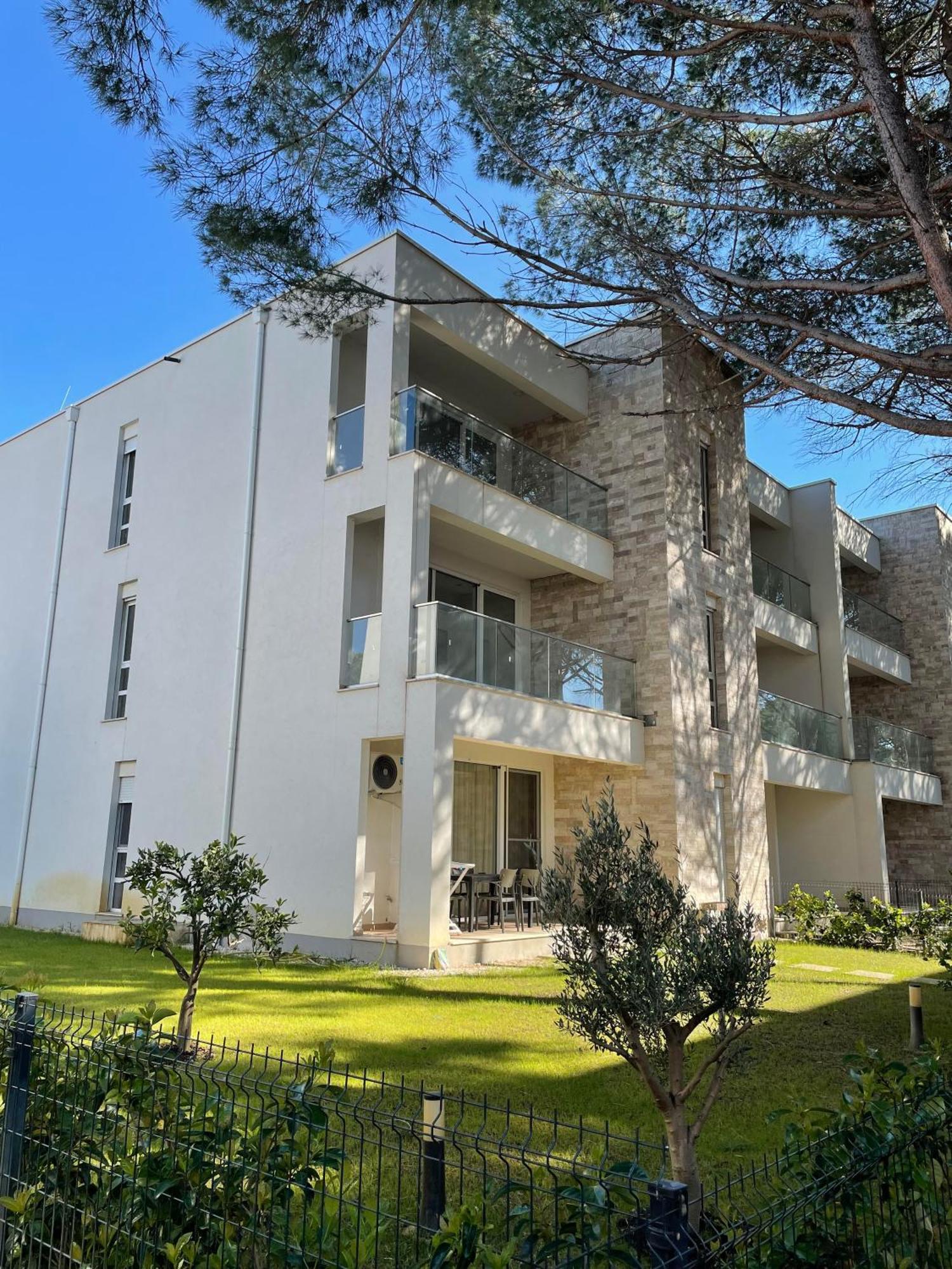 M&E Premium Apartments - San Pietro Durrës 외부 사진